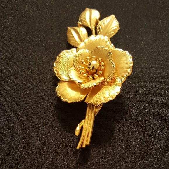 Coro Jewelry - Coro Gold Flower Floral Brooch